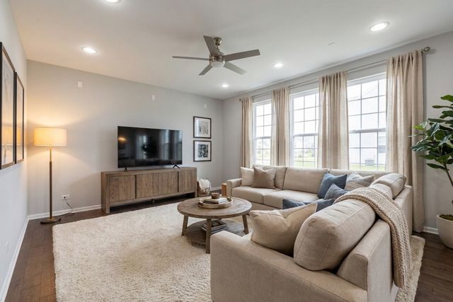 43 Palisades Boulevard, Hawthorn Woods, IL 60047