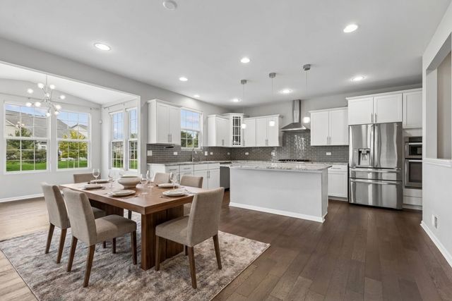 43 Palisades Boulevard, Hawthorn Woods, IL 60047