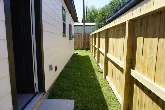 11751 White Cedar, Willis, TX 77318