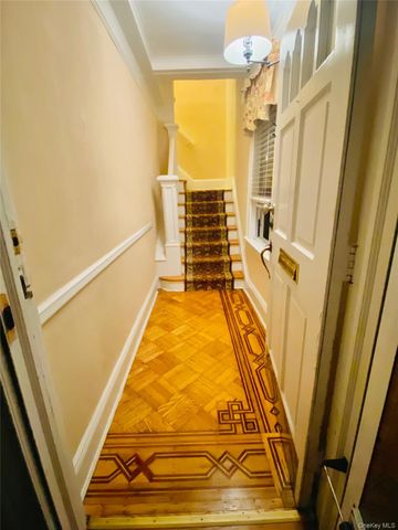 69 Grand Avenue, Rockville Centre, NY 11570