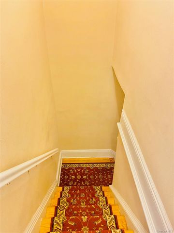 69 Grand Avenue, Rockville Centre, NY 11570