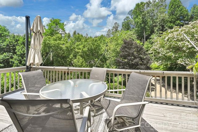 77 Carriage West Drive, Hendersonville, NC 28791