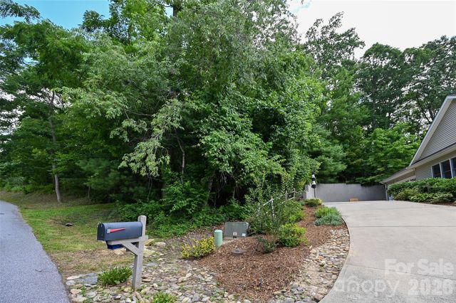 77 Carriage West Drive, Hendersonville, NC 28791