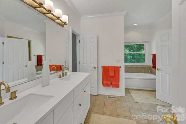 77 Carriage West Drive, Hendersonville, NC 28791