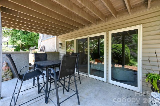 77 Carriage West Drive, Hendersonville, NC 28791
