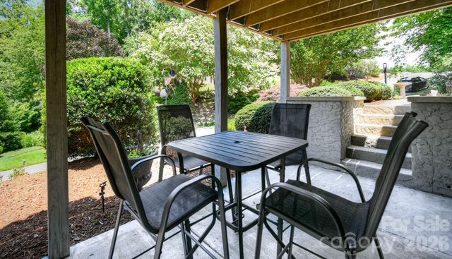 77 Carriage West Drive, Hendersonville, NC 28791