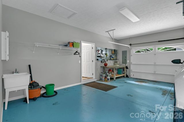 77 Carriage West Drive, Hendersonville, NC 28791