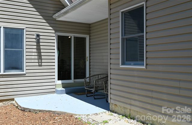 77 Carriage West Drive, Hendersonville, NC 28791