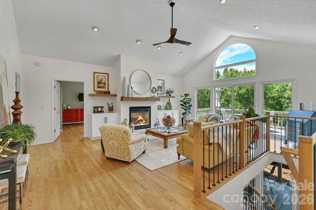 77 Carriage West Drive, Hendersonville, NC 28791