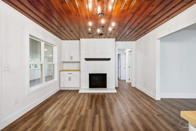 809 Coulter Ave, Cantonment, FL 32533