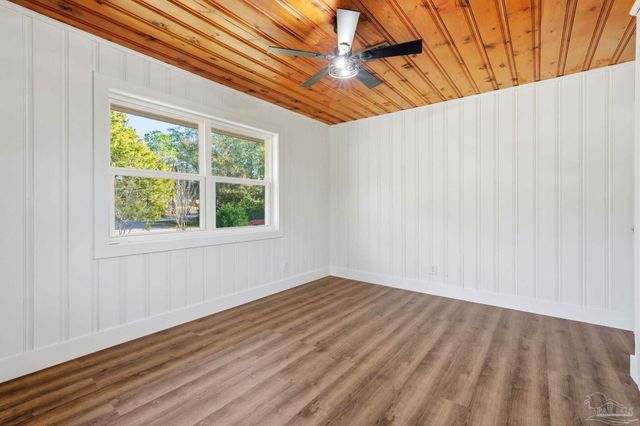 809 Coulter Ave, Cantonment, FL 32533