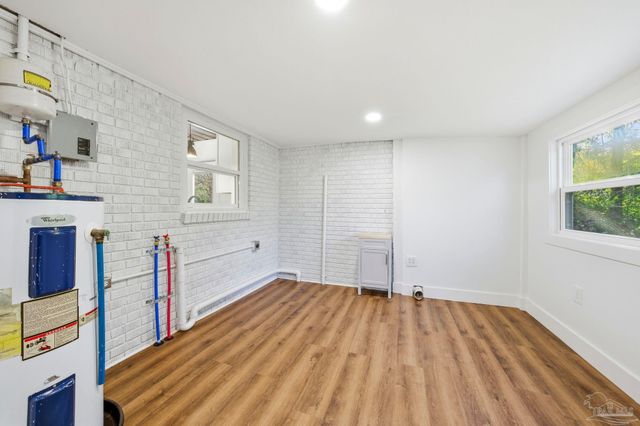 809 Coulter Ave, Cantonment, FL 32533