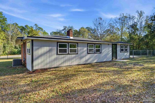 809 Coulter Ave, Cantonment, FL 32533