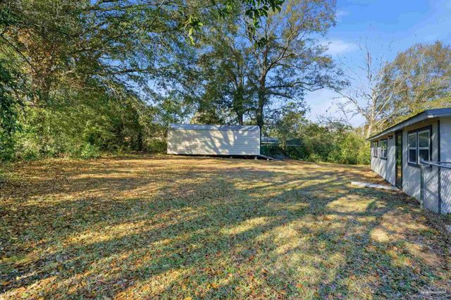 809 Coulter Ave, Cantonment, FL 32533