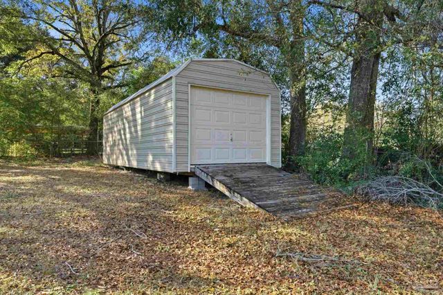 809 Coulter Ave, Cantonment, FL 32533