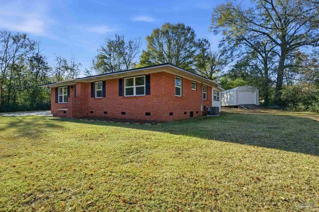 809 Coulter Ave, Cantonment, FL 32533