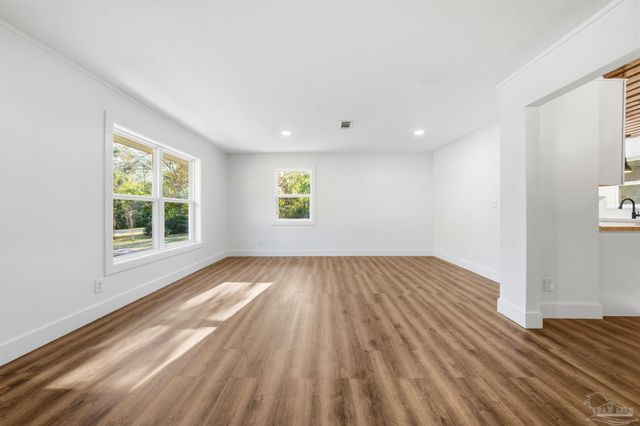 809 Coulter Ave, Cantonment, FL 32533