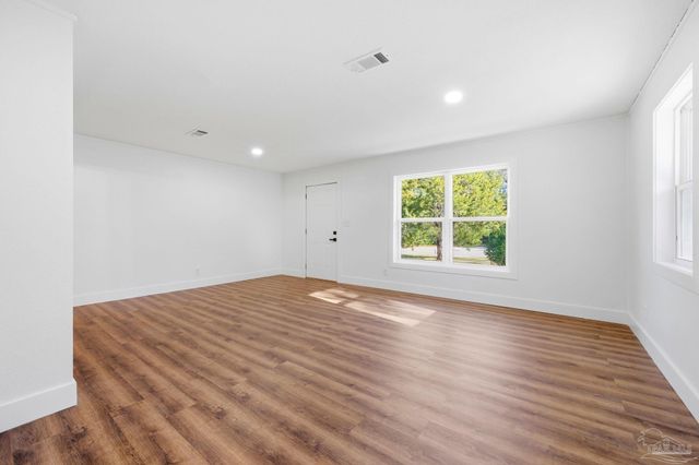 809 Coulter Ave, Cantonment, FL 32533