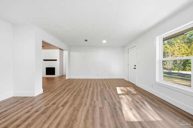 809 Coulter Ave, Cantonment, FL 32533