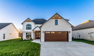 422 Lowline Dr, Clarksville, TN 37043