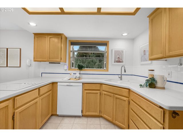 1514 Ne MARINE Dr, Portland, OR 97211