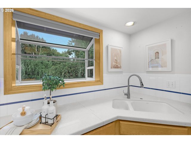 1514 Ne MARINE Dr, Portland, OR 97211
