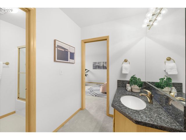 1514 Ne MARINE Dr, Portland, OR 97211