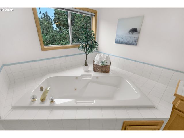 1514 Ne MARINE Dr, Portland, OR 97211