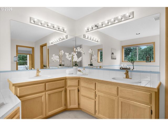 1514 Ne MARINE Dr, Portland, OR 97211