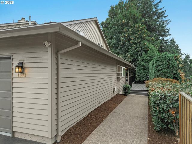 1514 Ne MARINE Dr, Portland, OR 97211