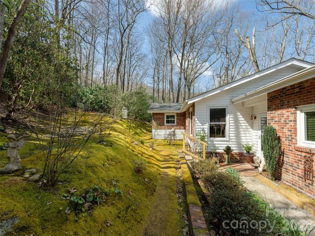 54 Bear Rock Loop Road, Hendersonville, NC 28739