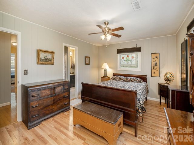 54 Bear Rock Loop Road, Hendersonville, NC 28739