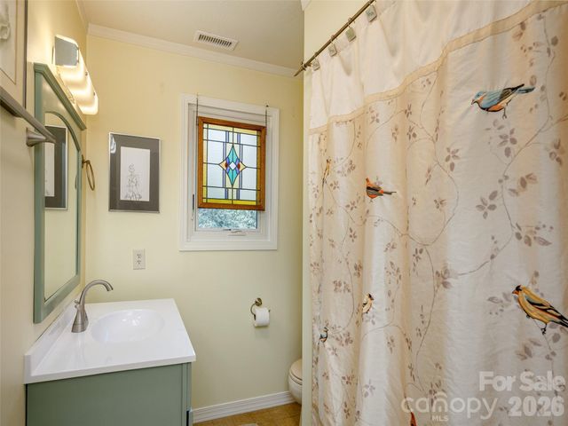 54 Bear Rock Loop Road, Hendersonville, NC 28739