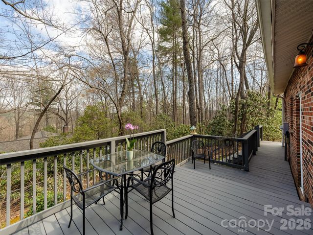 54 Bear Rock Loop Road, Hendersonville, NC 28739