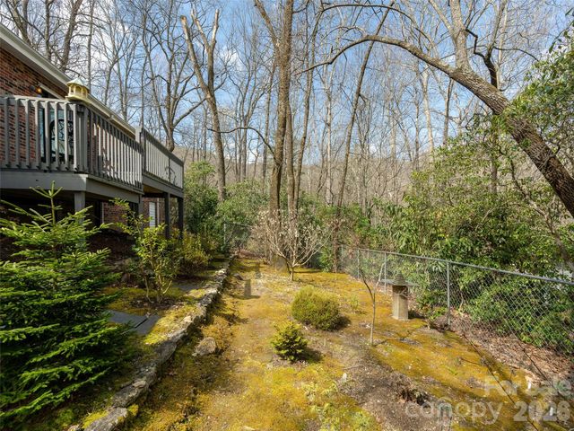 54 Bear Rock Loop Road, Hendersonville, NC 28739