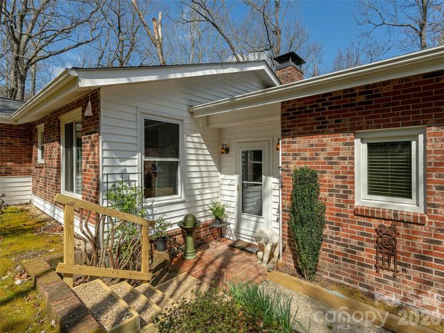 54 Bear Rock Loop Road, Hendersonville, NC 28739