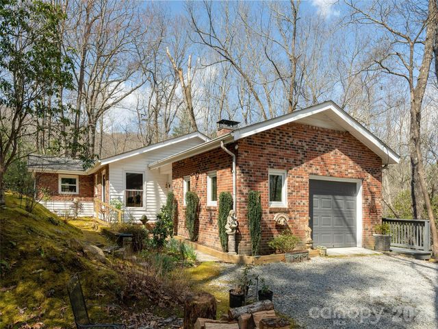 54 Bear Rock Loop Road, Hendersonville, NC 28739
