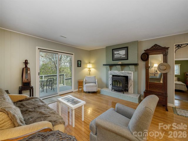 54 Bear Rock Loop Road, Hendersonville, NC 28739