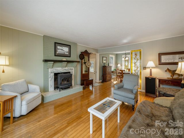 54 Bear Rock Loop Road, Hendersonville, NC 28739