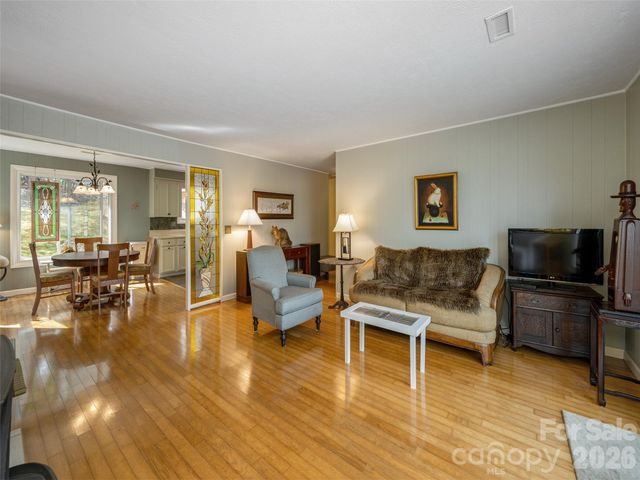 54 Bear Rock Loop Road, Hendersonville, NC 28739