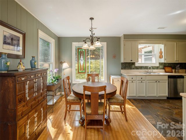 54 Bear Rock Loop Road, Hendersonville, NC 28739