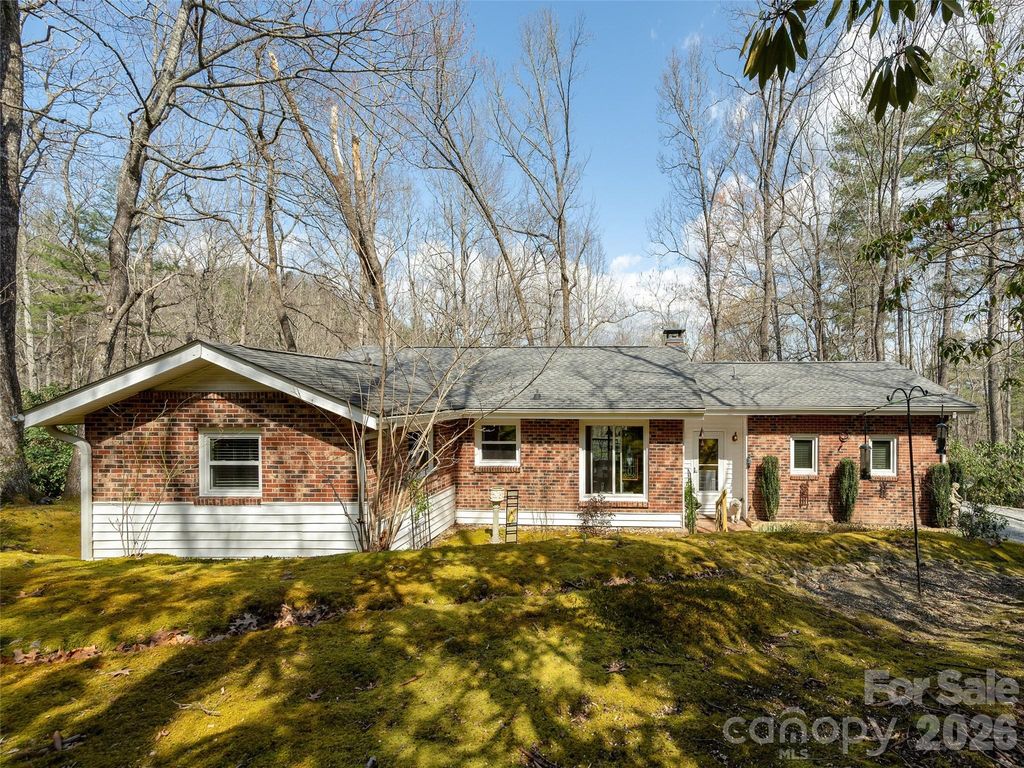 54 Bear Rock Loop Road, Hendersonville, NC 28739