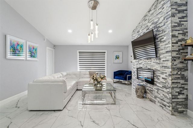 8025 RIDGEGLEN CIR W, Lakeland, FL 33809