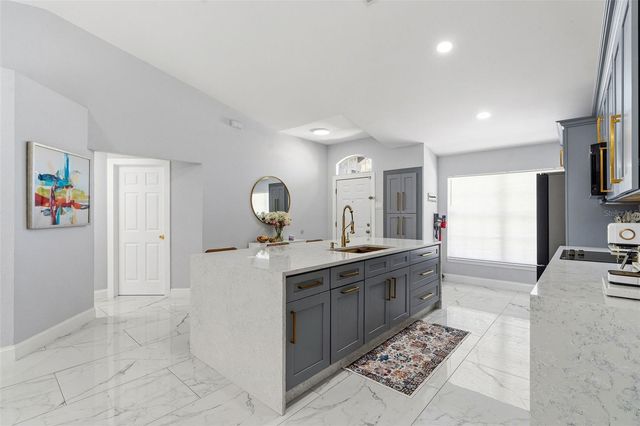 8025 RIDGEGLEN CIR W, Lakeland, FL 33809