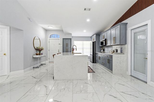 8025 RIDGEGLEN CIR W, Lakeland, FL 33809