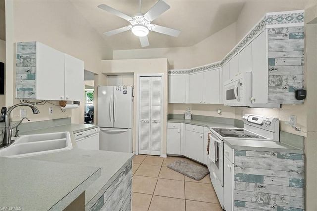524 SW 23rd TER, Cape Coral, FL 33991
