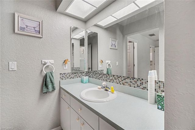 524 SW 23rd TER, Cape Coral, FL 33991