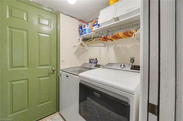 524 SW 23rd TER, Cape Coral, FL 33991