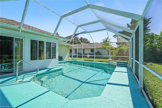 524 SW 23rd TER, Cape Coral, FL 33991