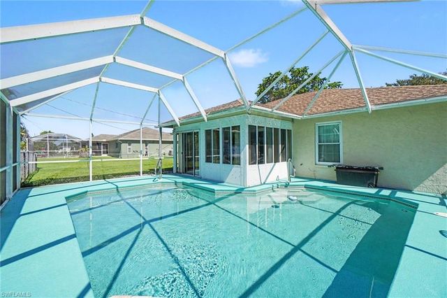 524 SW 23rd TER, Cape Coral, FL 33991